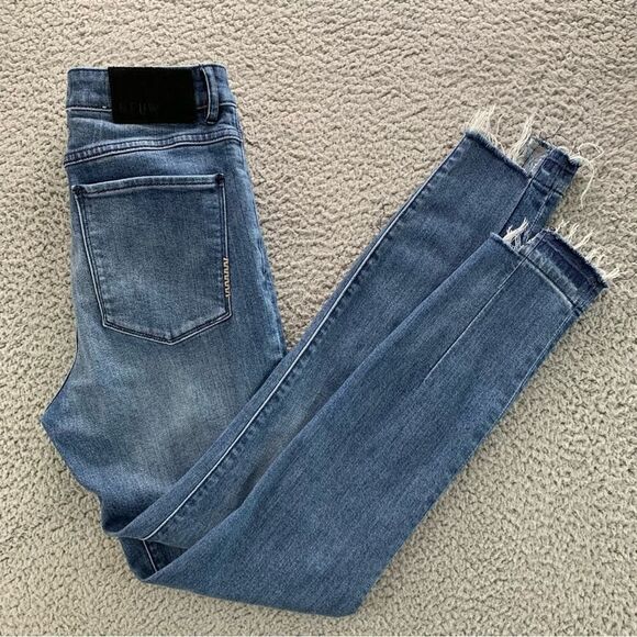 Neuw Jeans Marilyn High Rise Skinny Raw Hems Women's Jeans  - Tag Size:  27 : 30 - Picture 6 of 15